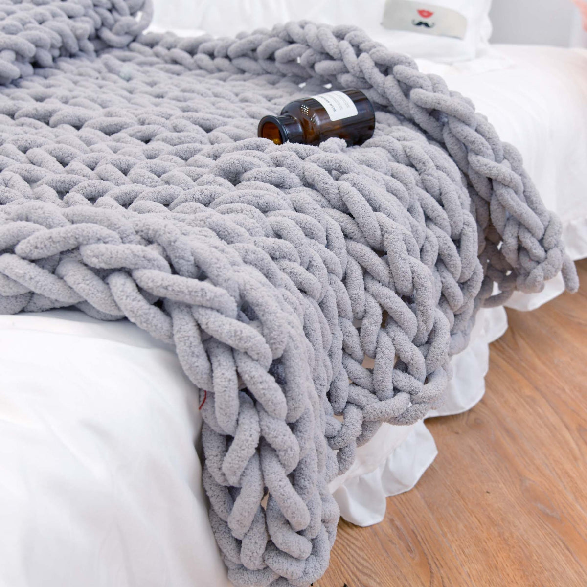 Handmade Chunky Chenille Knit Throw – Cozy Sofa & Bed Blanket